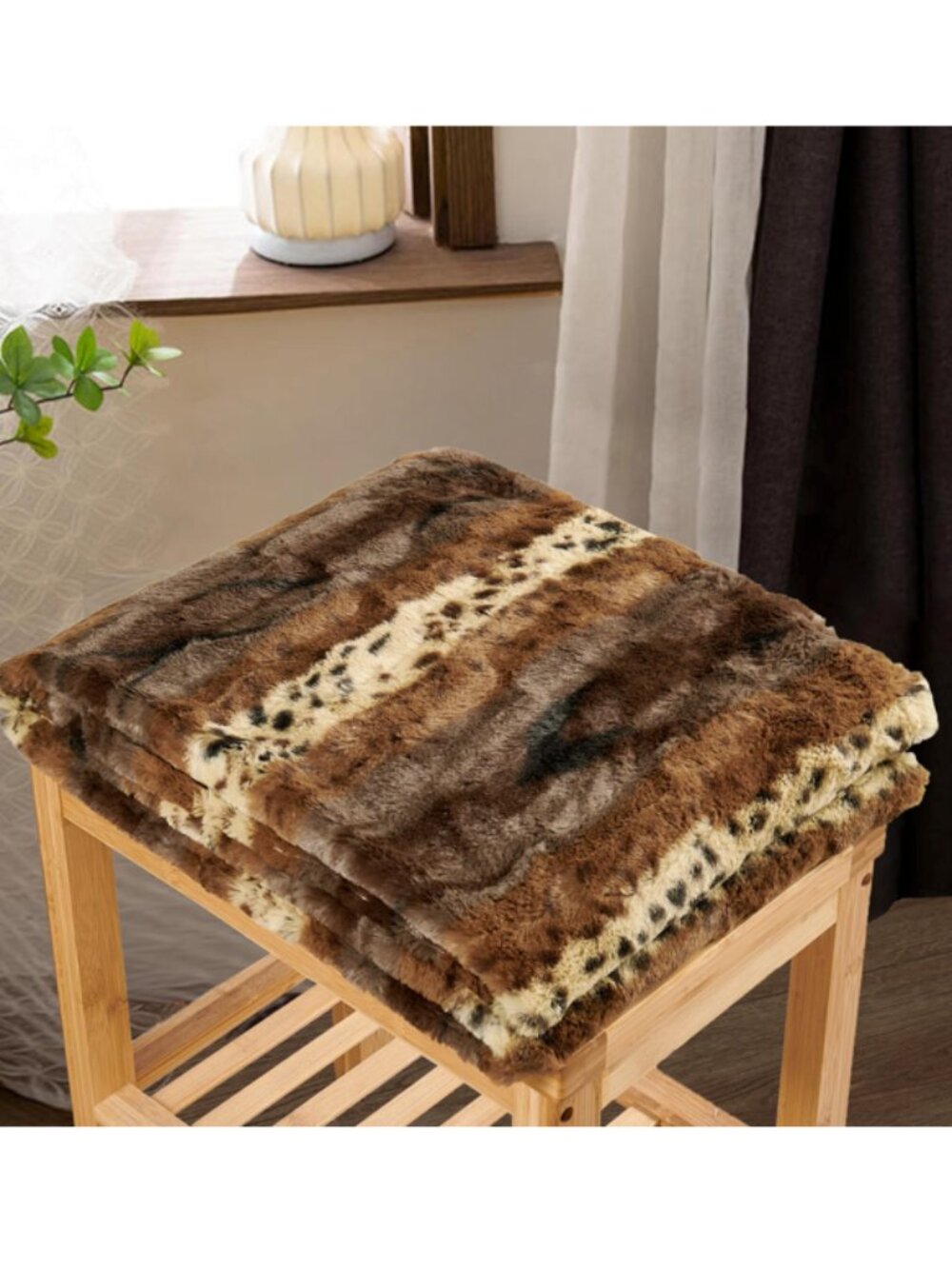 Animal Printed Double Sided Faux Fur Throw 50X60 NWT - Picture 10 of 16